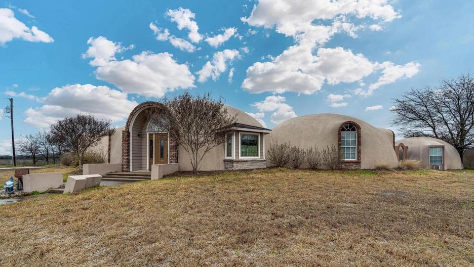Hyperion-style triple Monolithic Dome home in Italy, Texas.